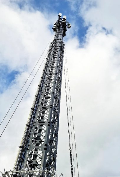 Один місцевий житель сказав, що бачить, як вежа хитається вночі